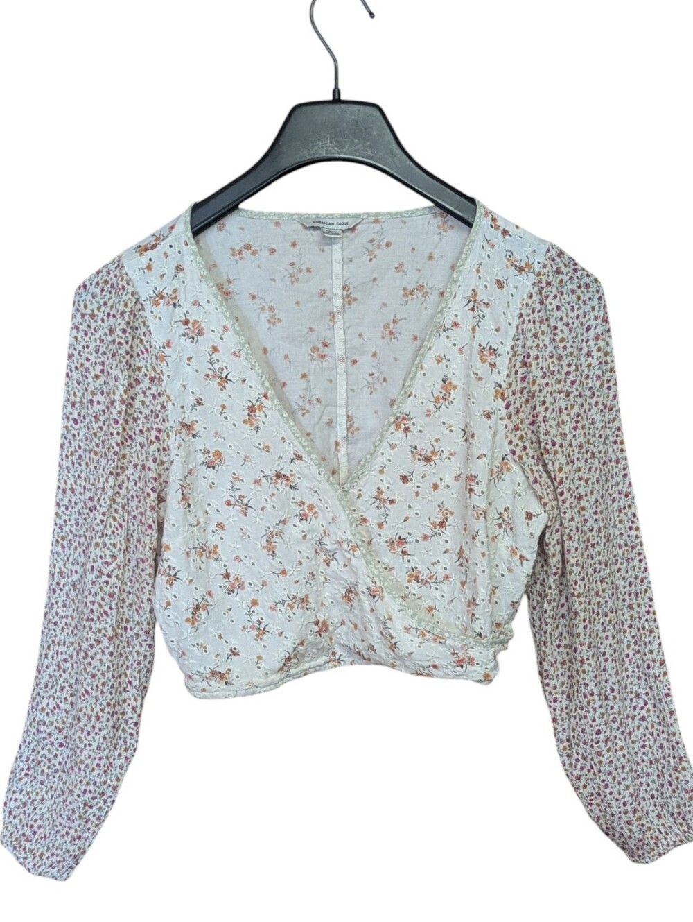 American Eagle Floral Eyelet Long-Sleeve V-Neck Embroidered Crop Top Size Medium
